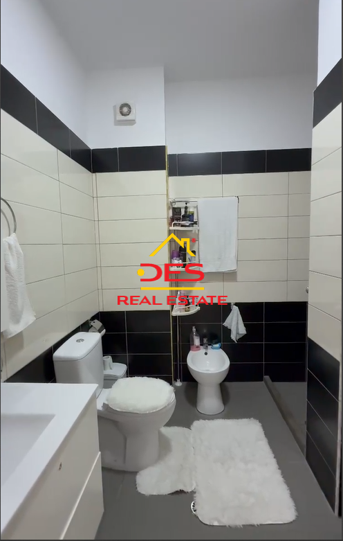 Vlore, shitet apartament 1+1+Ballkon Kati 7, 71 m² 120.000 € (Rruga Çajupi)