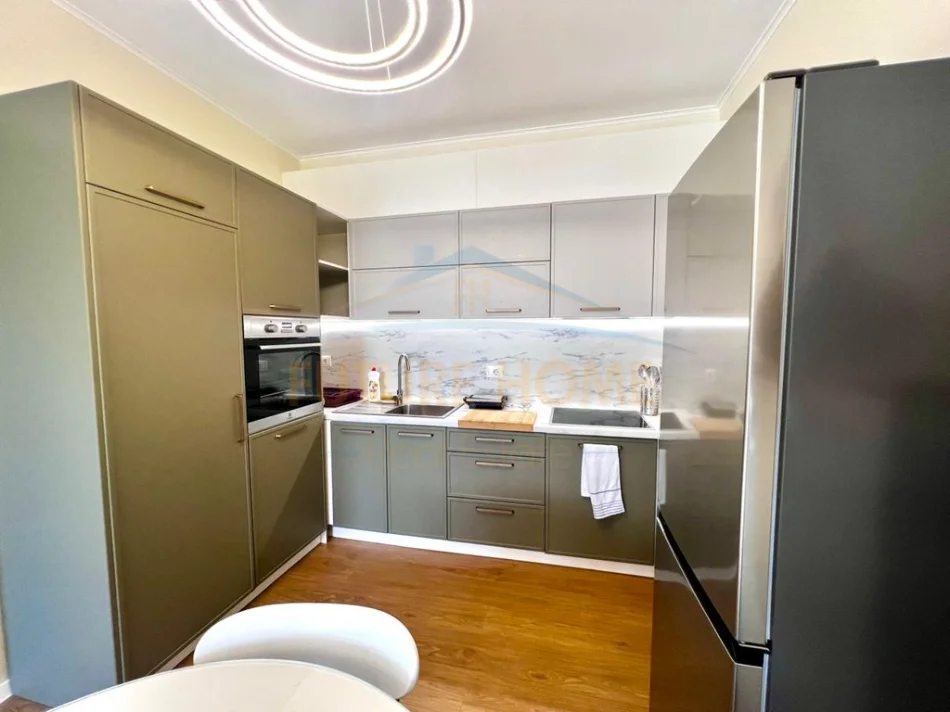 Tirane, jepet me qera apartament 2+1 Kati 6, 86 m² 800 € 