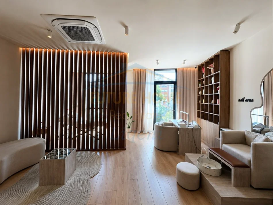 jap me qera ambjent biznesi Kati 1, 63 m² 1.500 € (LAKE VIEW)