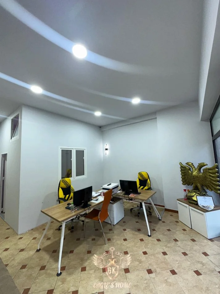 Durres, shes ambjent biznesi Kati 0, 32 m² (Prane Rruges Portit)