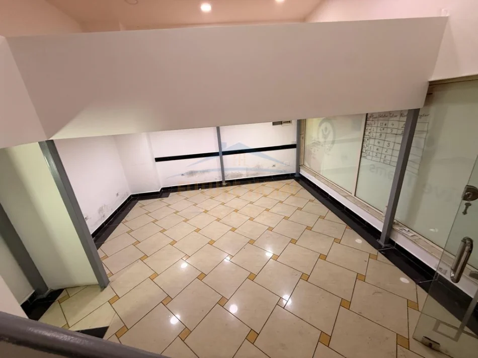 Tirane, jepet me qera ambjent biznesi Kati 1, 36 m² 600 € (Rruga e Barrikadave, Tek Galeria)