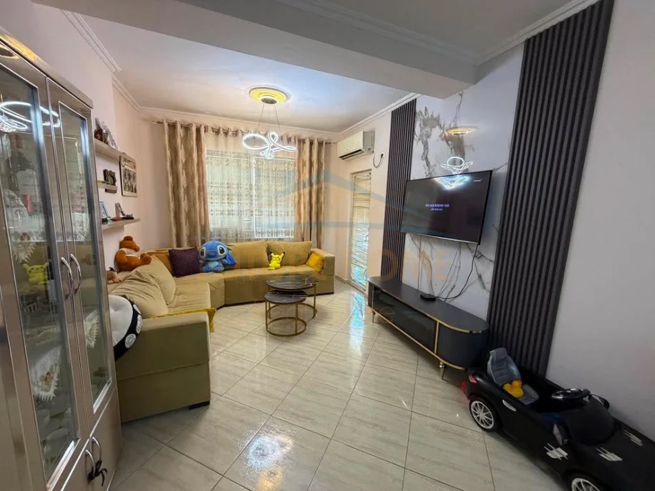 Tirane, shitet apartament 2+1 Kati 5, 99 m² 165.000 € (UNAZA E RE)