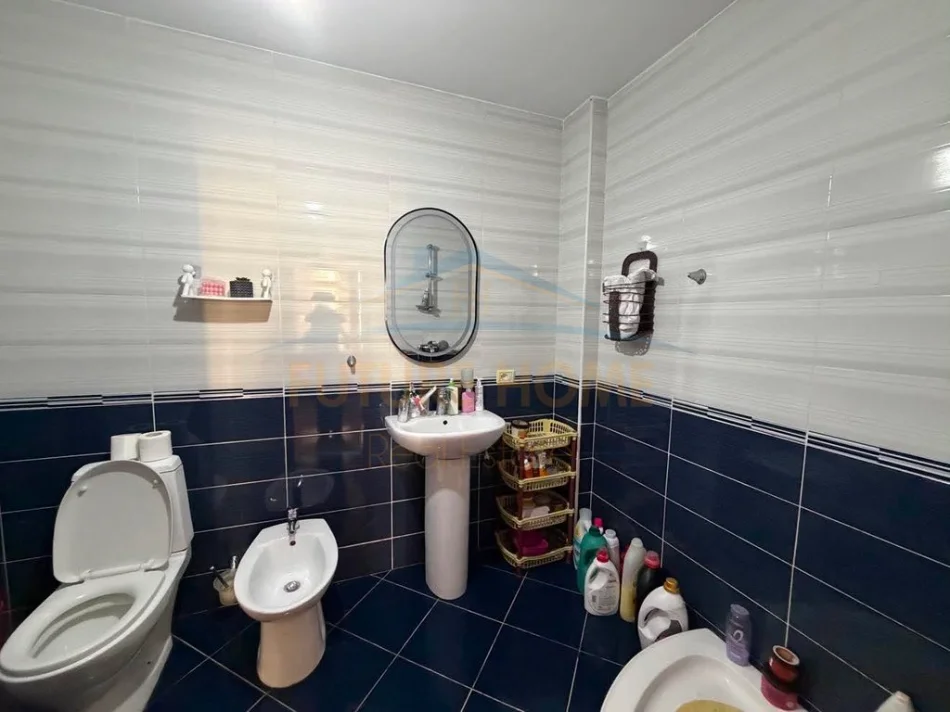 Tirane, shitet apartament 2+1 Kati 5, 99 m² 165.000 € (UNAZA E RE)