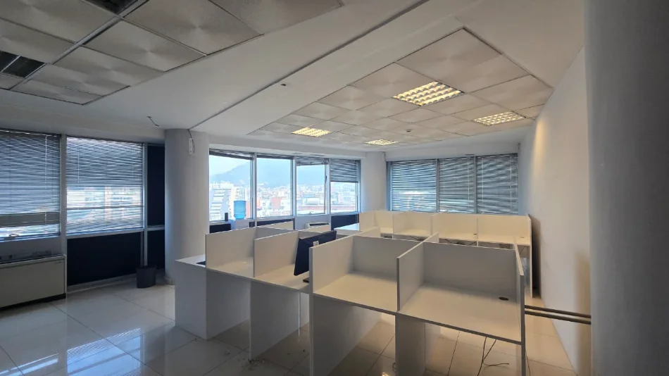 Tirane, jepet me qera zyre , 270 m² 2.900 € (Selvia, Rruga e Dibres)