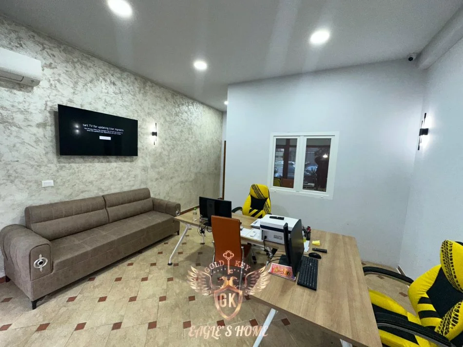 Durres, shes ambjent biznesi Kati 0, 32 m² (Prane Rruges Portit)