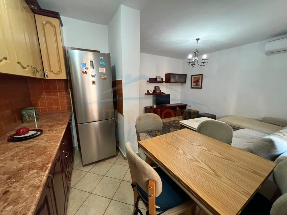 Tirane, jepet me qera apartament 2+1 Kati 4, 66 m² 500 € (Rruga Petro Nini Luarasi.)