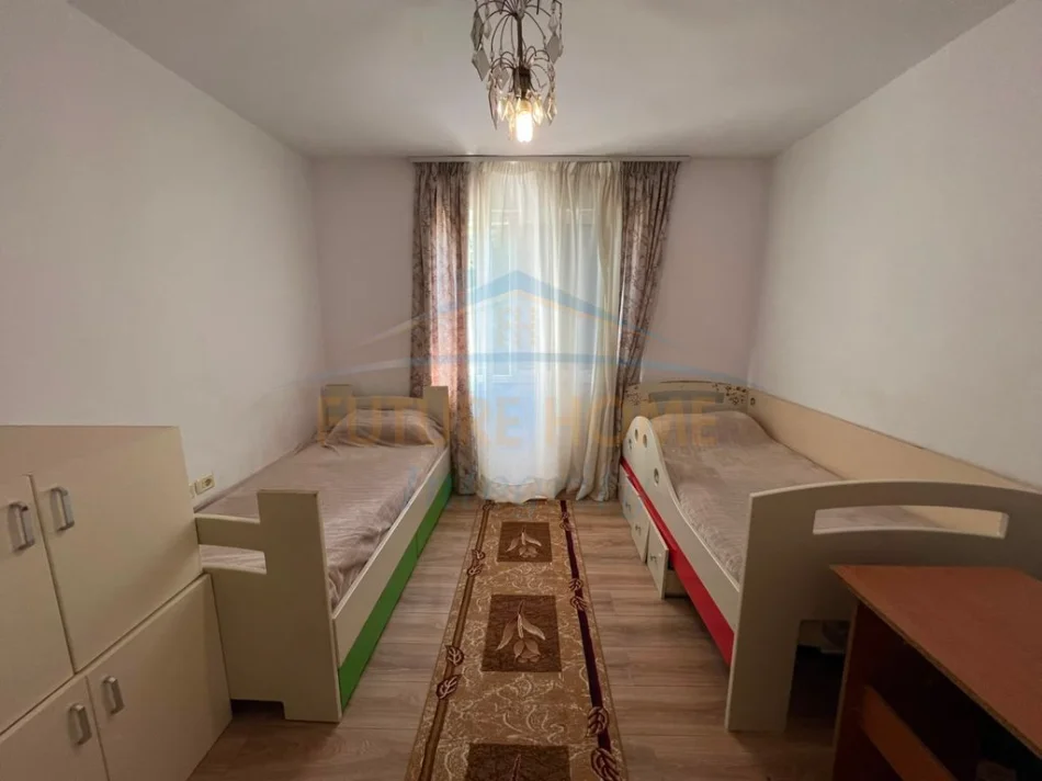 Tirane, jepet me qera apartament 2+1 Kati 4, 66 m² 500 € (Rruga Petro Nini Luarasi.)