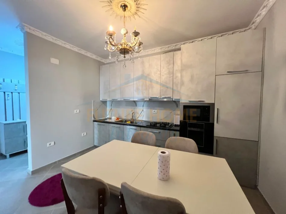 Tirane, jepet me qera apartament 1+1+Post Parkimi, Kati 1, 66 m² (Rezidenca Green City)   60,000 Lekë