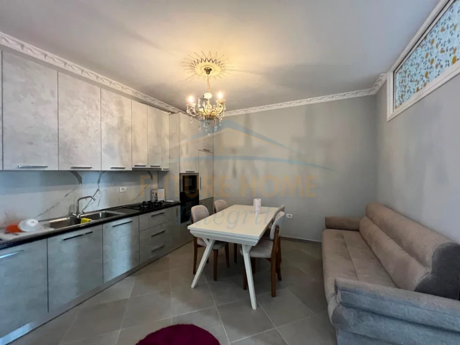Tirane, jepet me qera apartament 1+1+Post Parkimi Kati 1, 65 m² (Unazës së Re) 60.000 Lekë/muaj