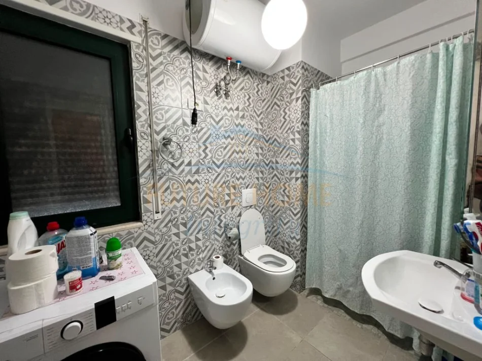 Tirane, jepet me qera apartament 1+1+Post Parkimi, Kati 1, 66 m² (Rezidenca Green City)   60,000 Lekë