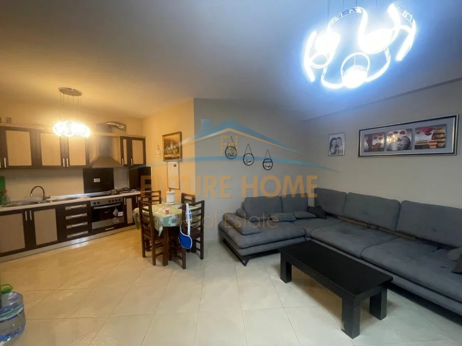 shitet apartament 2+1+Ballkon Kati 1, 98 m² 147.000 € (YZBERISHT)