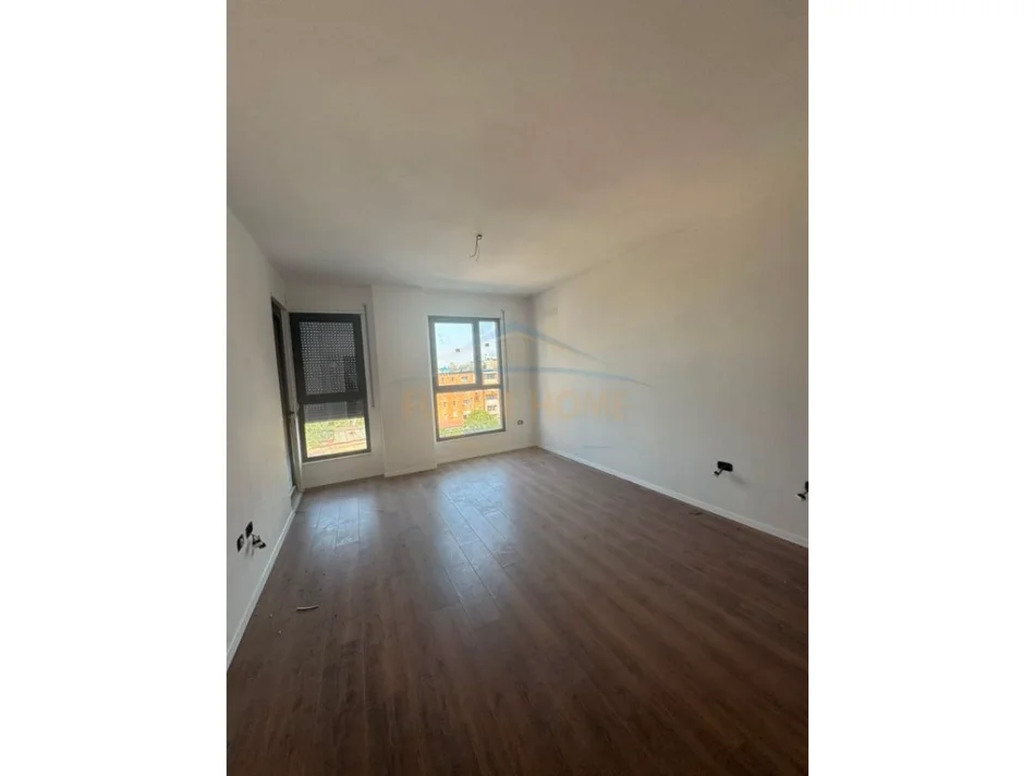 Tirane, shitet apartament 1+1 Kati 2, 67 m² 155.000 € (Kinostudio)