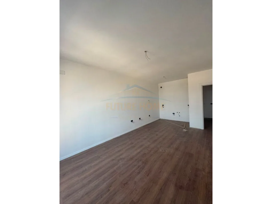 Tirane, shitet apartament 1+1 Kati 2, 67 m² 155.000 € (Kinostudio)
