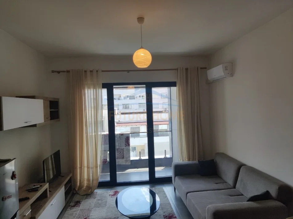 Tirane, jepet me qera apartament 1+1+Ballkon Kati 7, 65 m² 700 € (Square 21)