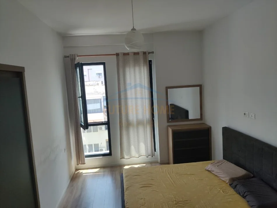 Tirane, jepet me qera apartament 1+1 Kati 7, 65 m² 700 € (Square 21, Rruga e Kavajës,)