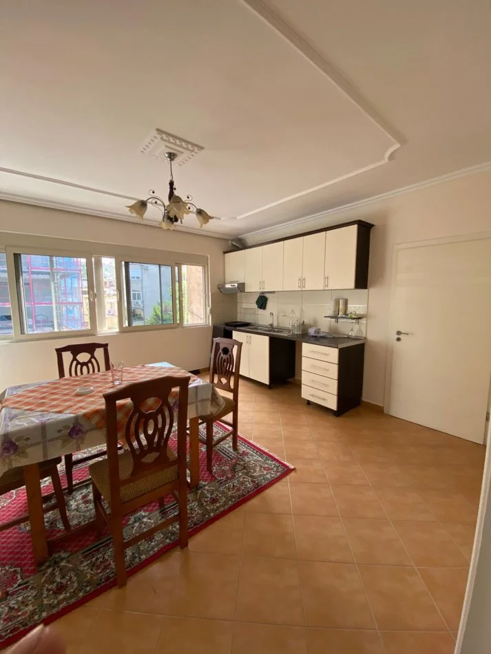 Tirane, jepet me qera apartament 2+1+Ballkon Kati 4, 130 m² 600 € 