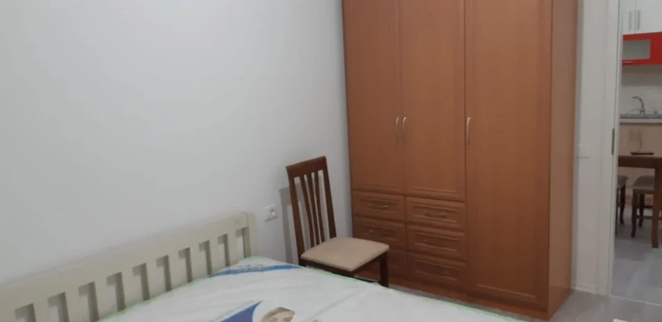 Tirane, jepet me qera apartament 2+1 Kati 3, 85 m² 450 € (Ali Dem, Kompleksi Mangalem)