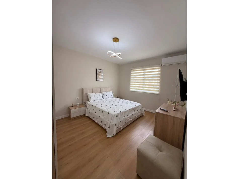 Tirane, jepet me qera apartament 3+1+Ballkon Kati 5, 80 m² 700 € (Brryli)