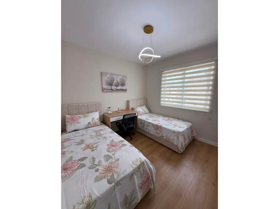 Tirane, jepet me qera apartament 3+1+Ballkon Kati 5, 80 m² 700 € (Brryli)