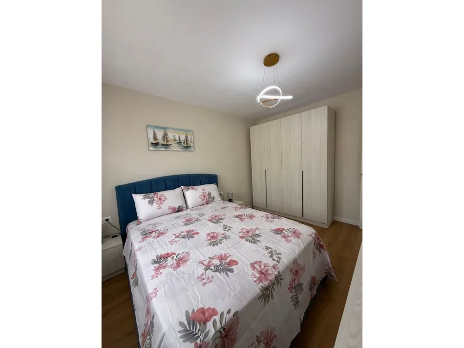 Tirane, jepet me qera apartament 3+1 Kati 5, 80 m² 700 € (Brryli)