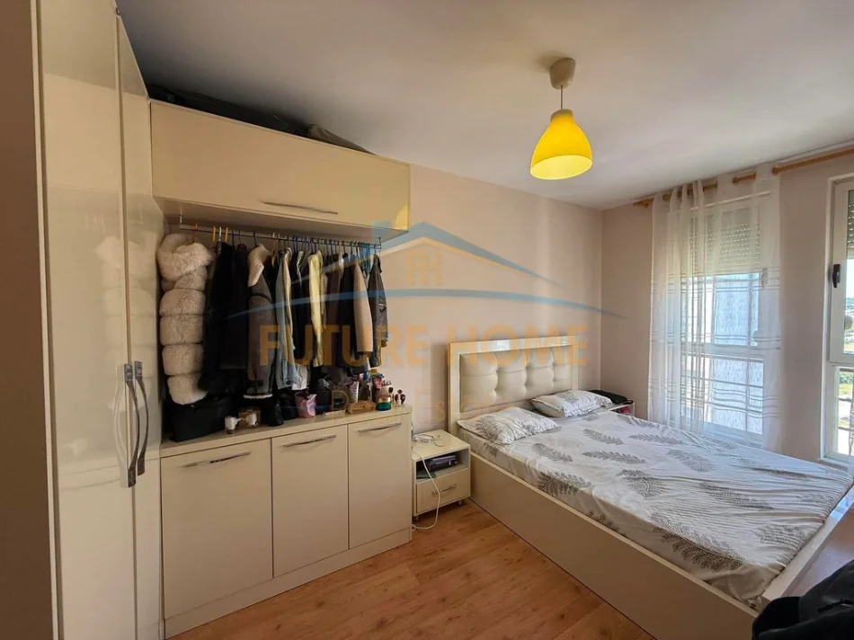 Tirane, jepet me qera apartament 1+1 Kati 7, 70 m² 450 € (Unaza e Re)