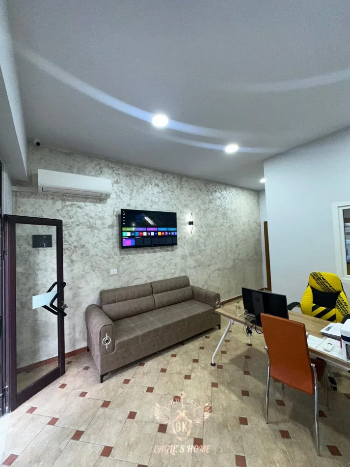 Durres, shes ambjent biznesi Kati 0, 32 m² (Prane Rruges Portit)