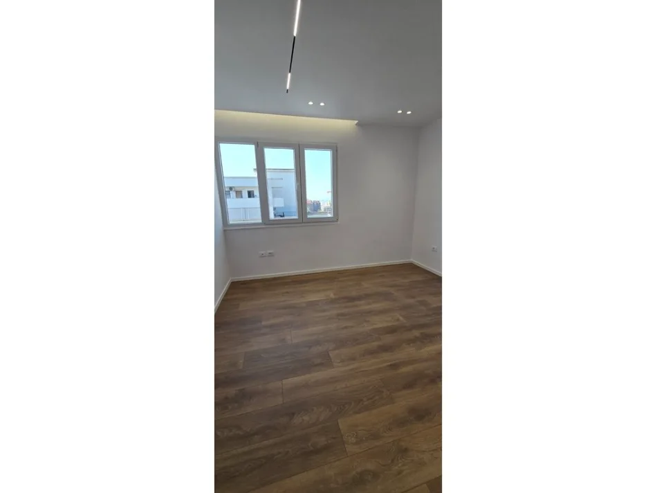 Shitet, Apartament 1+1, 21 Dhjetori, Tirane 0696069906
