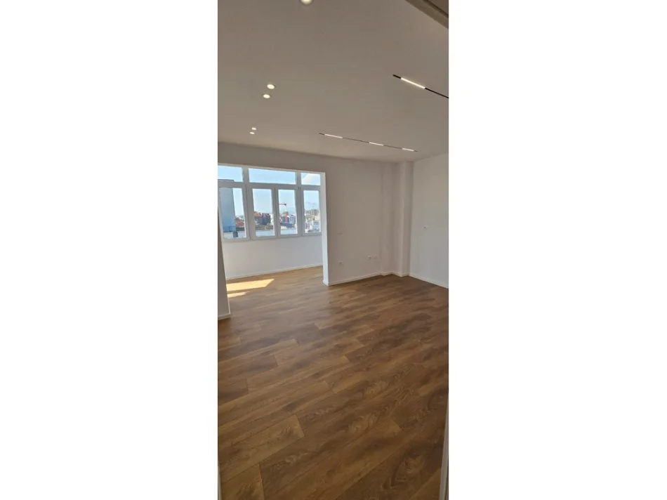 Shitet, Apartament 1+1, 21 Dhjetori, Tirane 0696069906