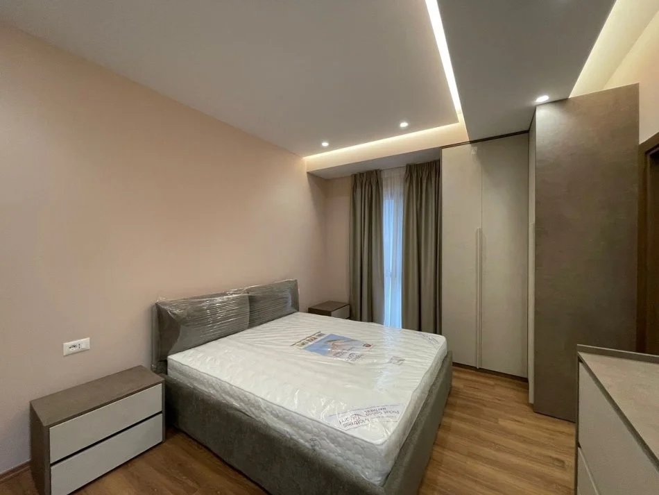 Tirane, jepet me qera apartament 2+1 Kati 6, 100 m² 800 € (Rruga e Dibres)
