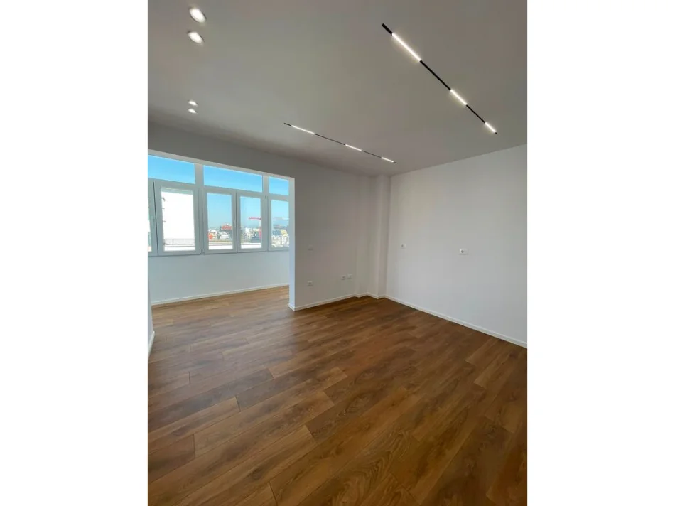Tirane, shitet apartament 1+1 Kati 11, 65 m² 165.000 € (21 Dhjetori)