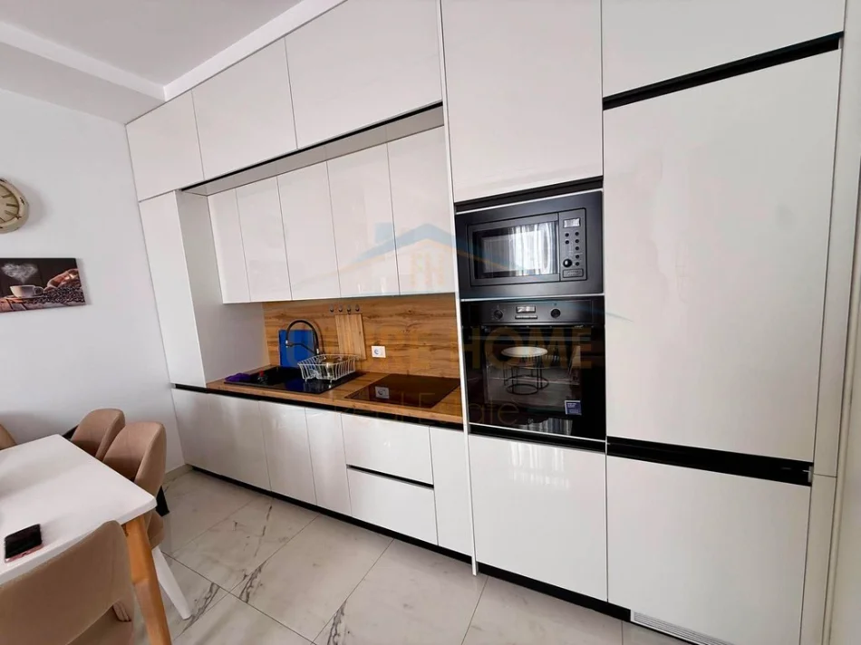 Tirane, jepet me qera apartament 1+1 Kati 3, 65 m² 500 € (DOGANA)