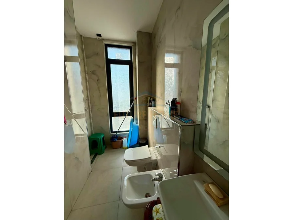 Tirane, jepet me qera apartament 1+1 Kati 3, 65 m² 500 € (DOGANA)
