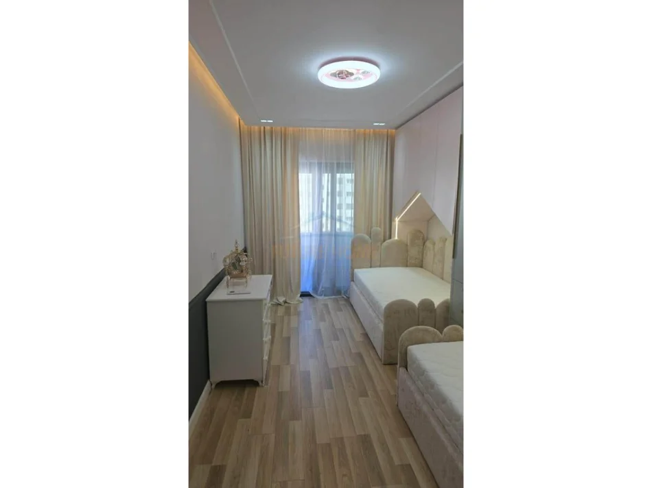 Tirane, jepet me qera apartament 2+1 Kati 7, 117 m² 1.100 € (Oasis Residence)