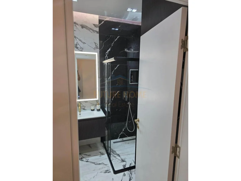 Tirane, jepet me qera apartament 2+1 Kati 7, 117 m² 1.100 € 