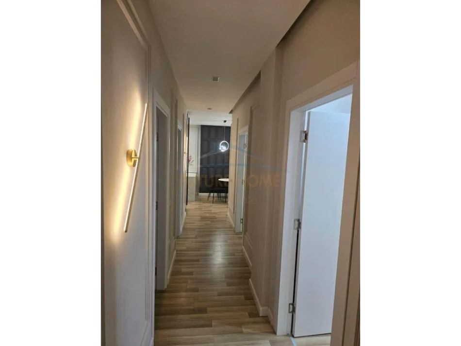 Tirane, jepet me qera apartament 2+1 Kati 7, 117 m² 1.100 € 
