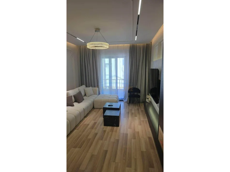 Tirane, jepet me qera apartament 2+1 Kati 7, 117 m² 1.100 € (Oasis Residence)