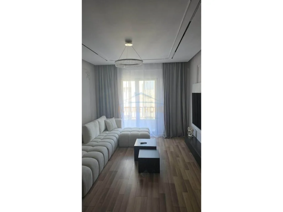 Tirane, jepet me qera apartament 2+1 Kati 7, 117 m² 1.100 € (Oasis Residence)