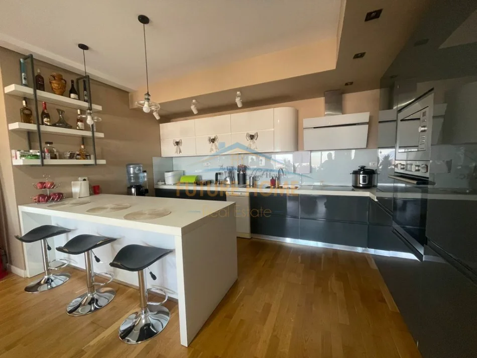 Tirane, shitet apartament 3+1+Ballkon Kati 6, 180 m² 360.000 € (KOPESHTI BOTANIK)