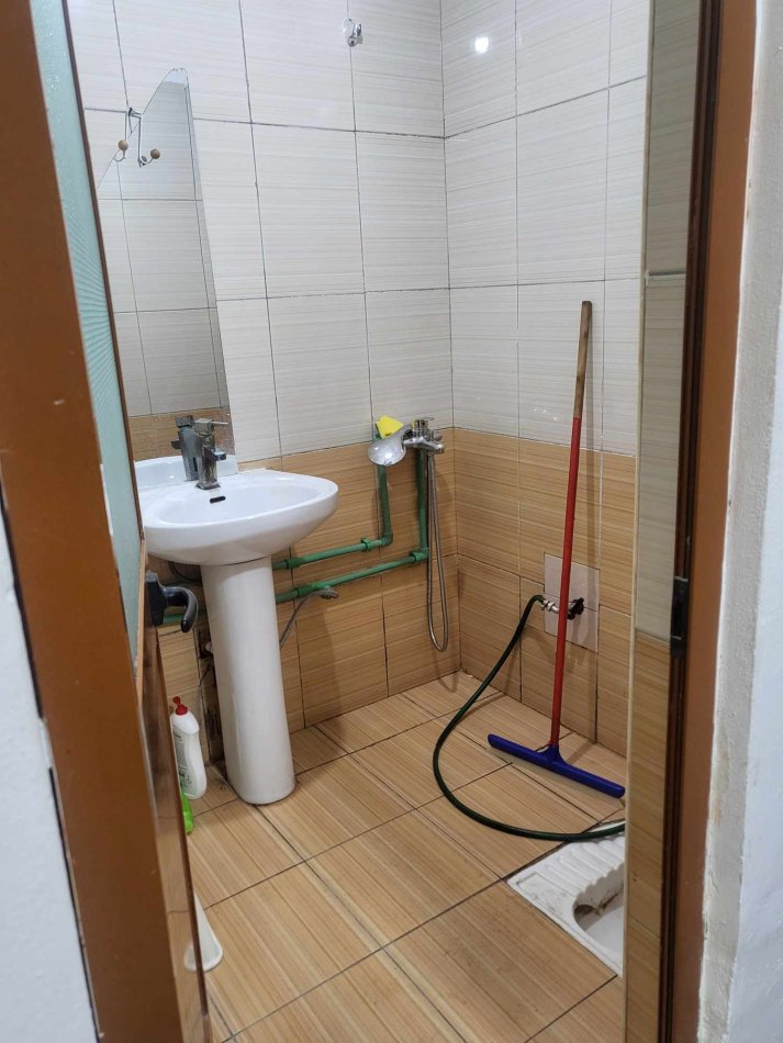 Tirane, jap me qera dyqan Kati 0, 38 m² 200 € (Fresku, prane Fizikes Berthamore.)