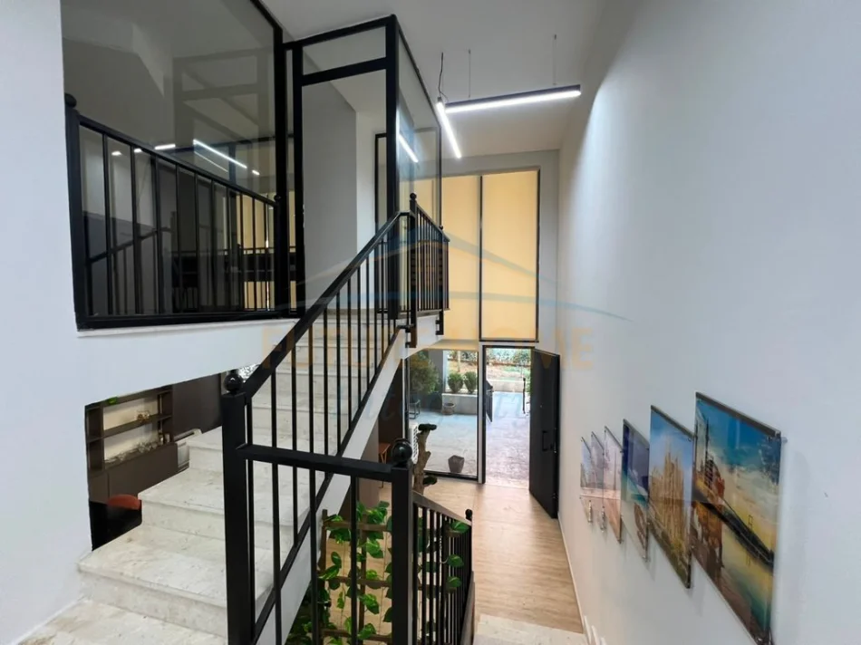 Tirane, Qera, Ambient duplex për Zyra,  Kati 0, 90 m² 1.000 € (Pazari i Ri)