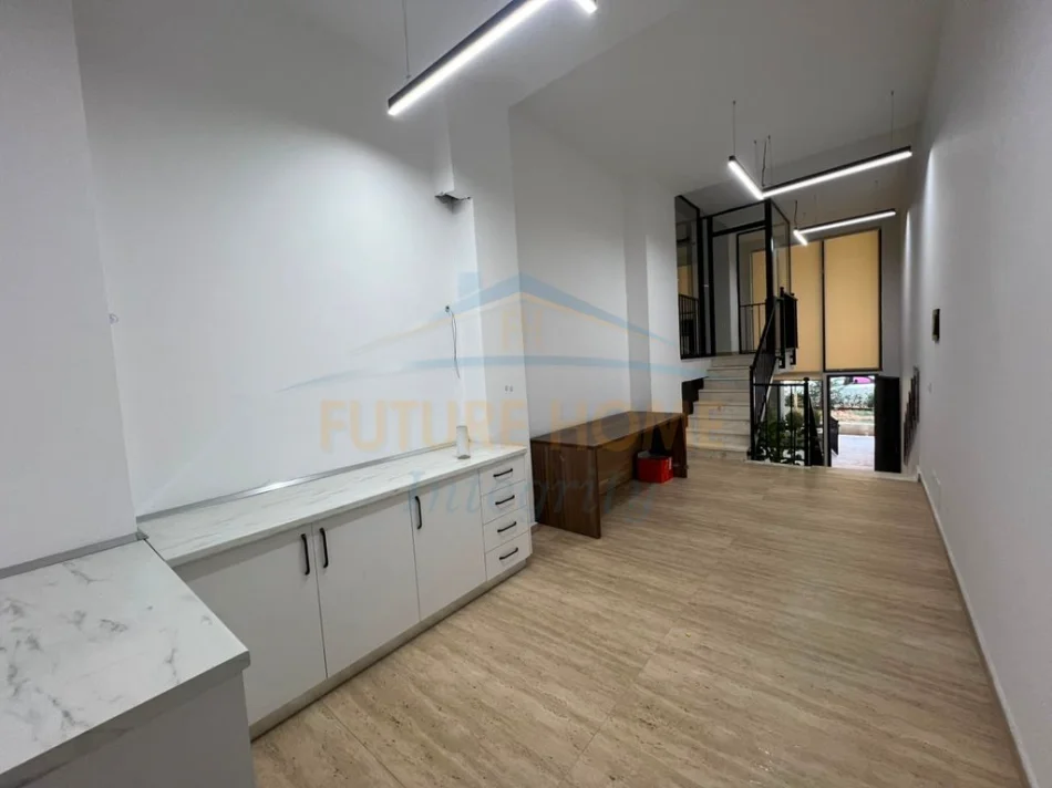 Tirane, Qera, Ambient duplex për Zyra,  Kati 0, 90 m² 1.000 € (Pazari i Ri)