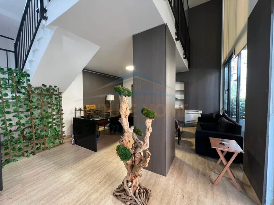 Tirane, jepet me qera ambjent biznesi Kati 0, 90 m² 1.000 € 