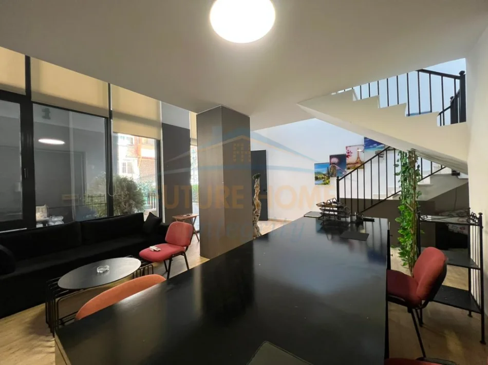 Qera, Ambient duplex për Zyra, Pazari i Ri, Tiranë. 0696069906