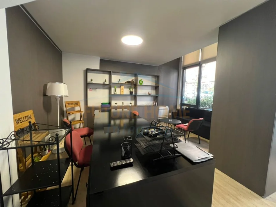 Tirane, jepet me qera ambjent biznesi Kati 0, 90 m² 1.000 € 