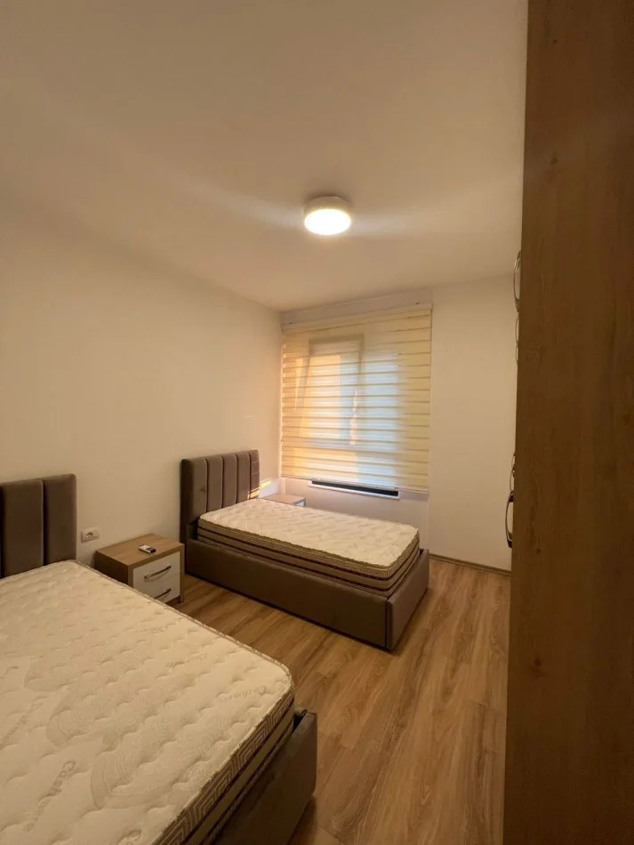 Tirane, jepet me qera apartament 2+1 Kati 7, 90 m² 600 € (Kinostudio)