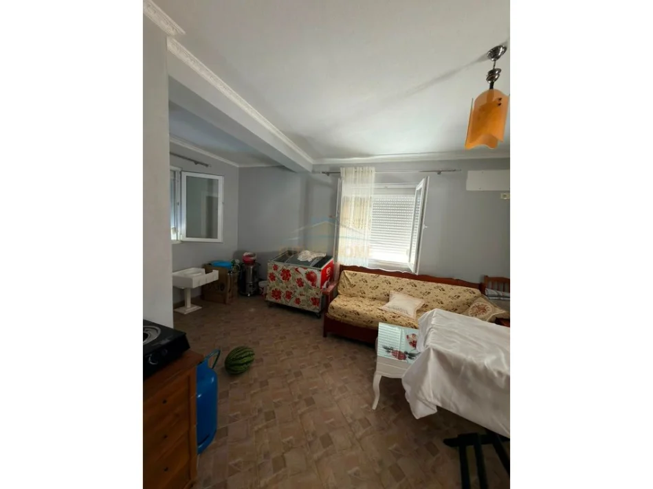 Shitet, Vilë 2-katëshe, Kodër Babrru.  42,000,000 Lekë 0696069906