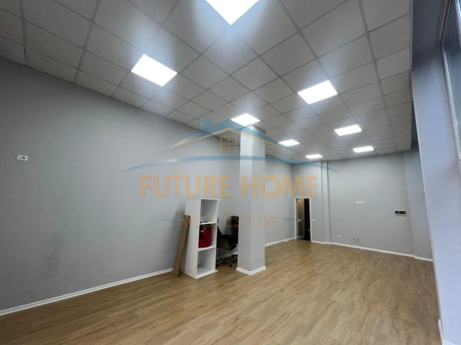 Tirane, shitet ambjent biznesi Kati 0, 59 m² 117.000 € (Fresk)