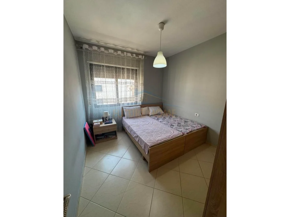 Tirane, jepet me qera apartament 3+1 Kati 6, 128 m² 700 € (Unaza e Re)