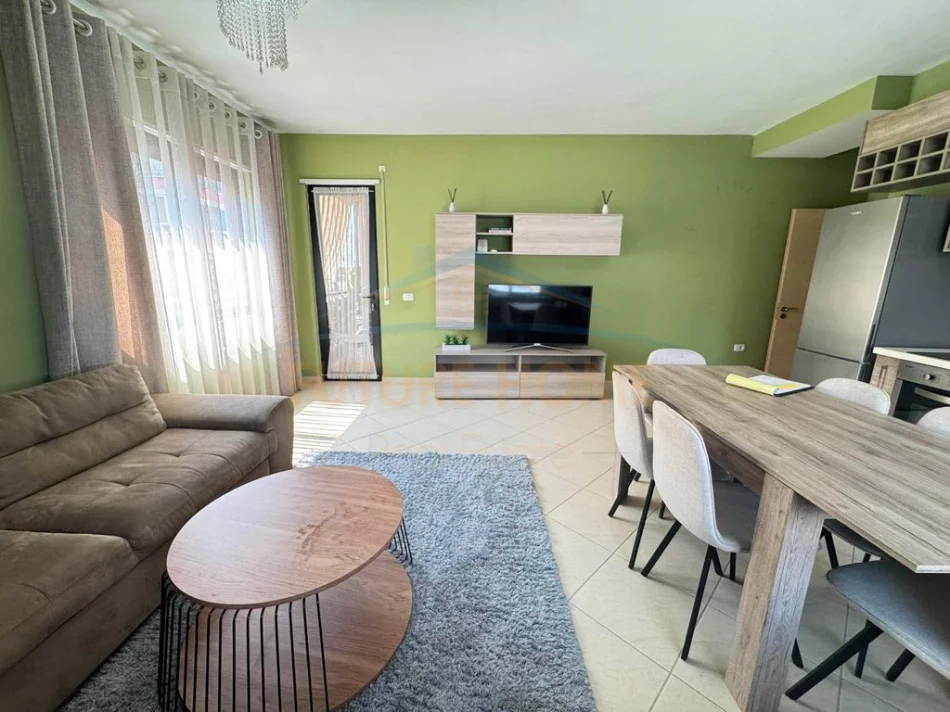 Qera, Apartament 3+1, Unaza e Re  70,000 Lekë 0696069906
