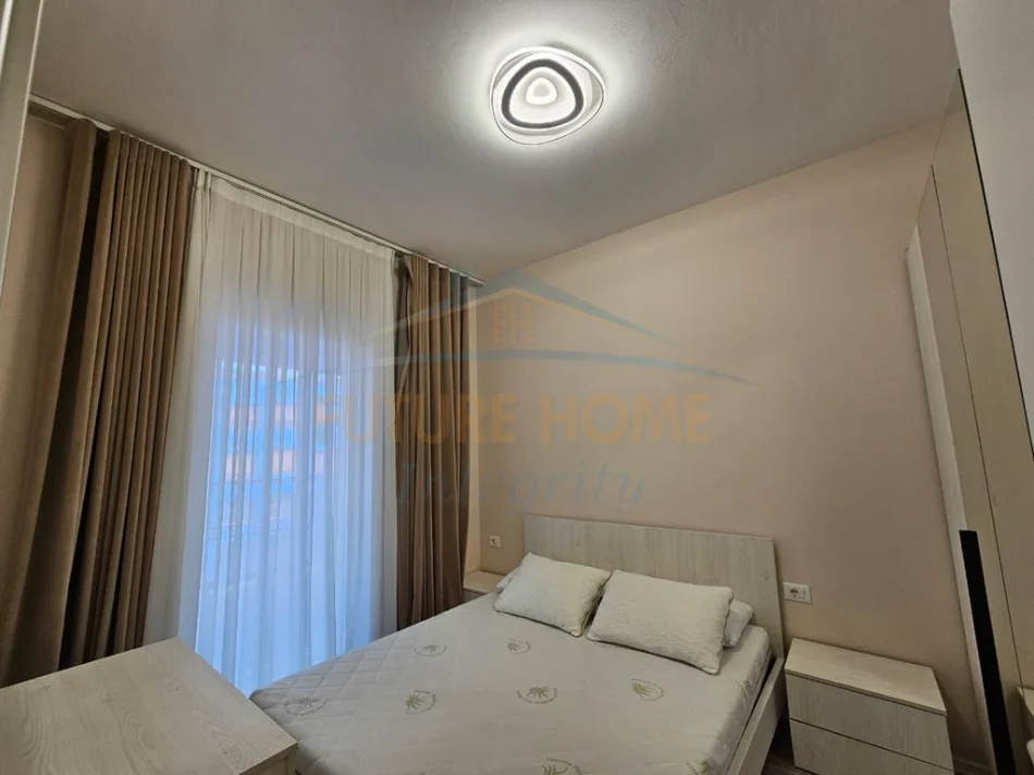 Tirane, jepet me qera apartament 1+1 Kati 4, 50 m² 450 € (Ali Demi,Kompleksi Mangalem)